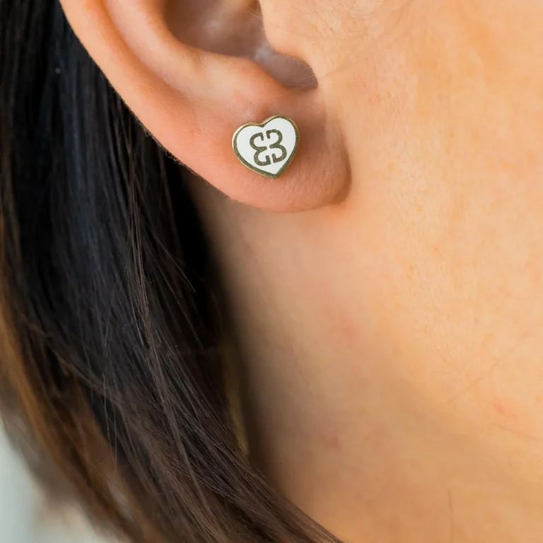 Kolczyki ze złota w codziennych stylizacjach – co naprawdę się sprawdza?